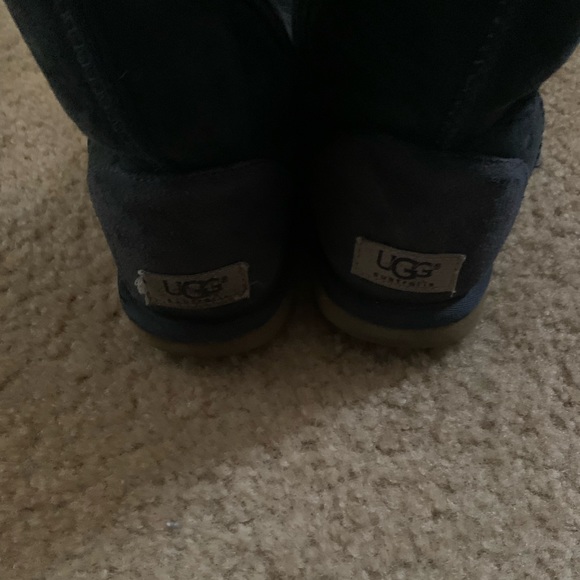 UGGS SIZE 6 - Picture 2 of 4